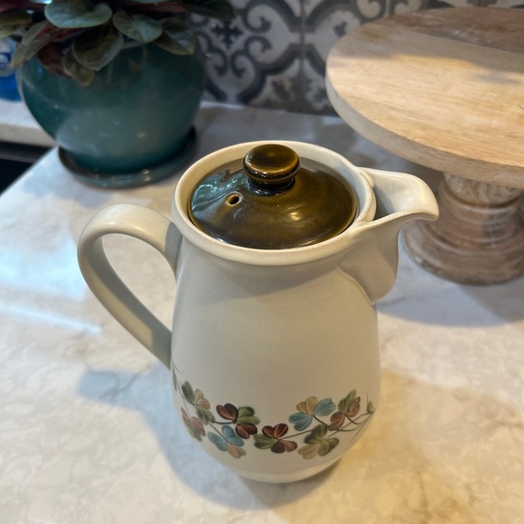 VINTAGE & RARE 2 1/2 PINT DENBY STONEWARE TEAPOT- SHAMROCK - Picture 4 of 8